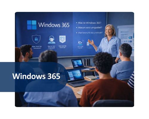 In einem modern eingerichteten Schulungsraum steht eine &auml;ltere Referentin vor einer Gruppe Erwachsener. Sie erkl&auml;rt Inhalte zu Windows 365 an einem gro&szlig;en blauen Bildschirm, w&auml;hrend die Teilnehmenden mit Laptops an Tischen sitzen und aufmerksam zuh&ouml;ren.
