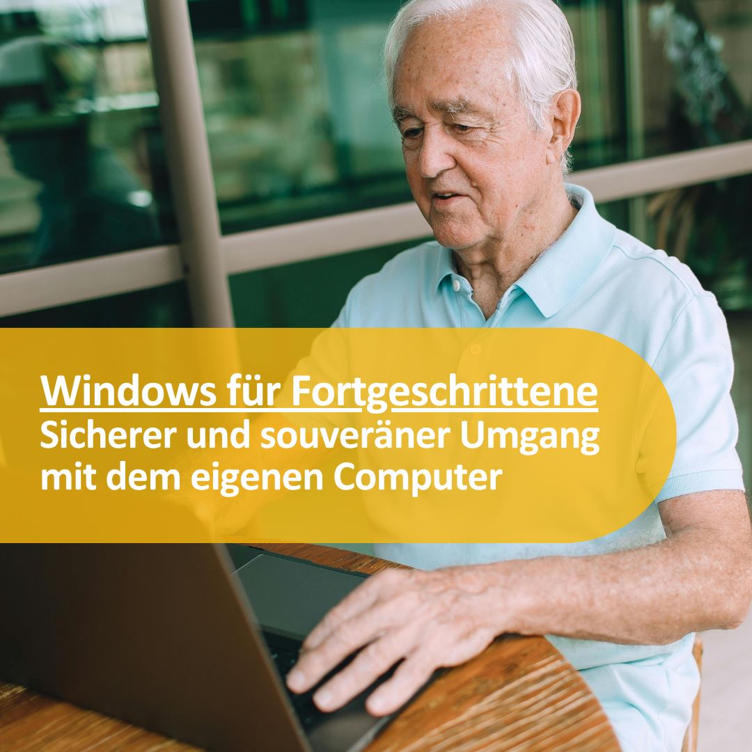 Ein Mann sitzt am Laptop und tippt auf die Tastatur. Er tr&auml;gt ein hellblaues Hemd. Er schaut fr&ouml;hlich. Auf einem gelben Banner steht: Windows f&uuml;r Fortgeschrittene. Sicherer und souver&auml;ner Umgang mit dem eigenen Computer.